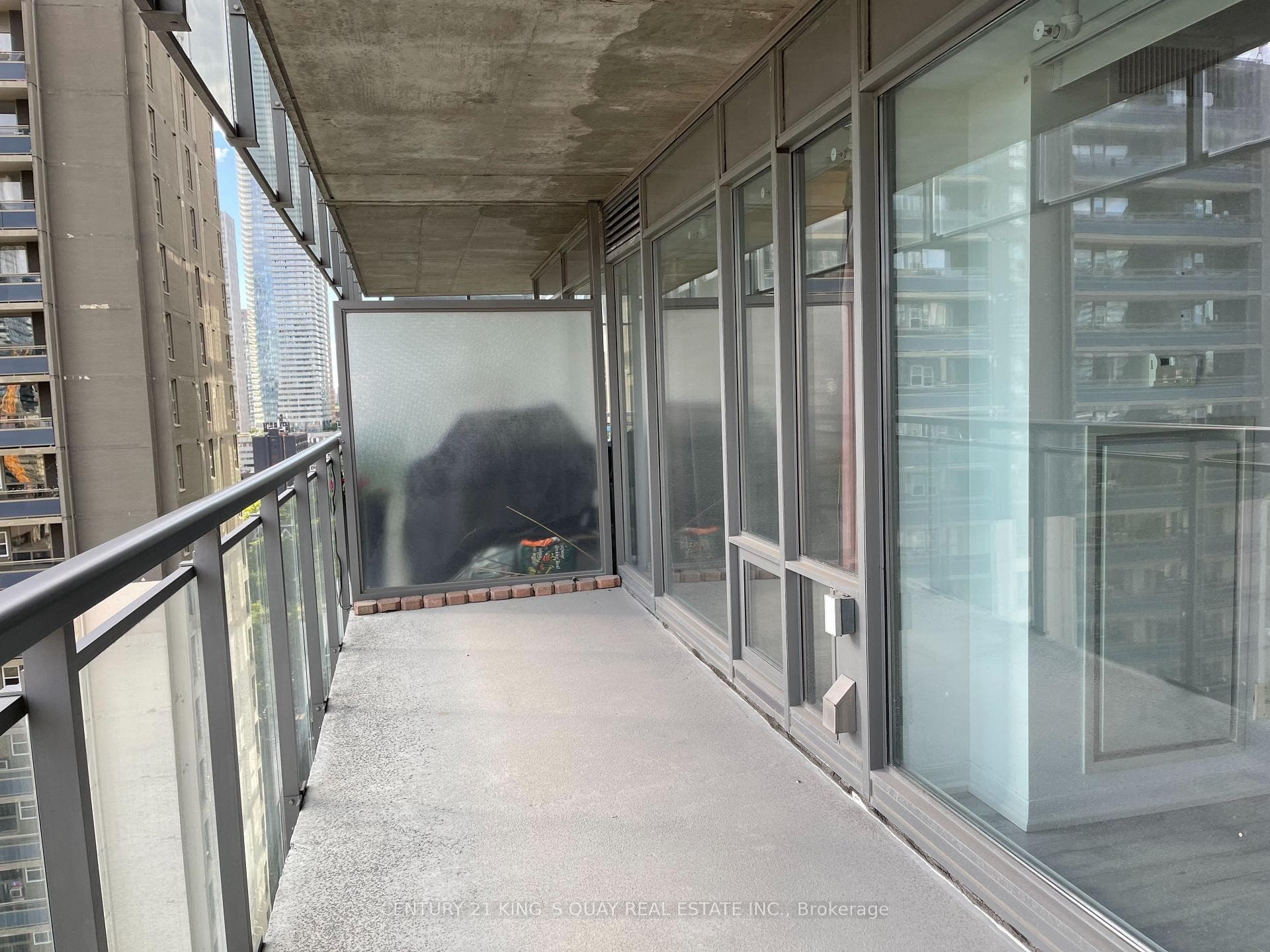 22 Wellesley Street Unit 1805 photo 4