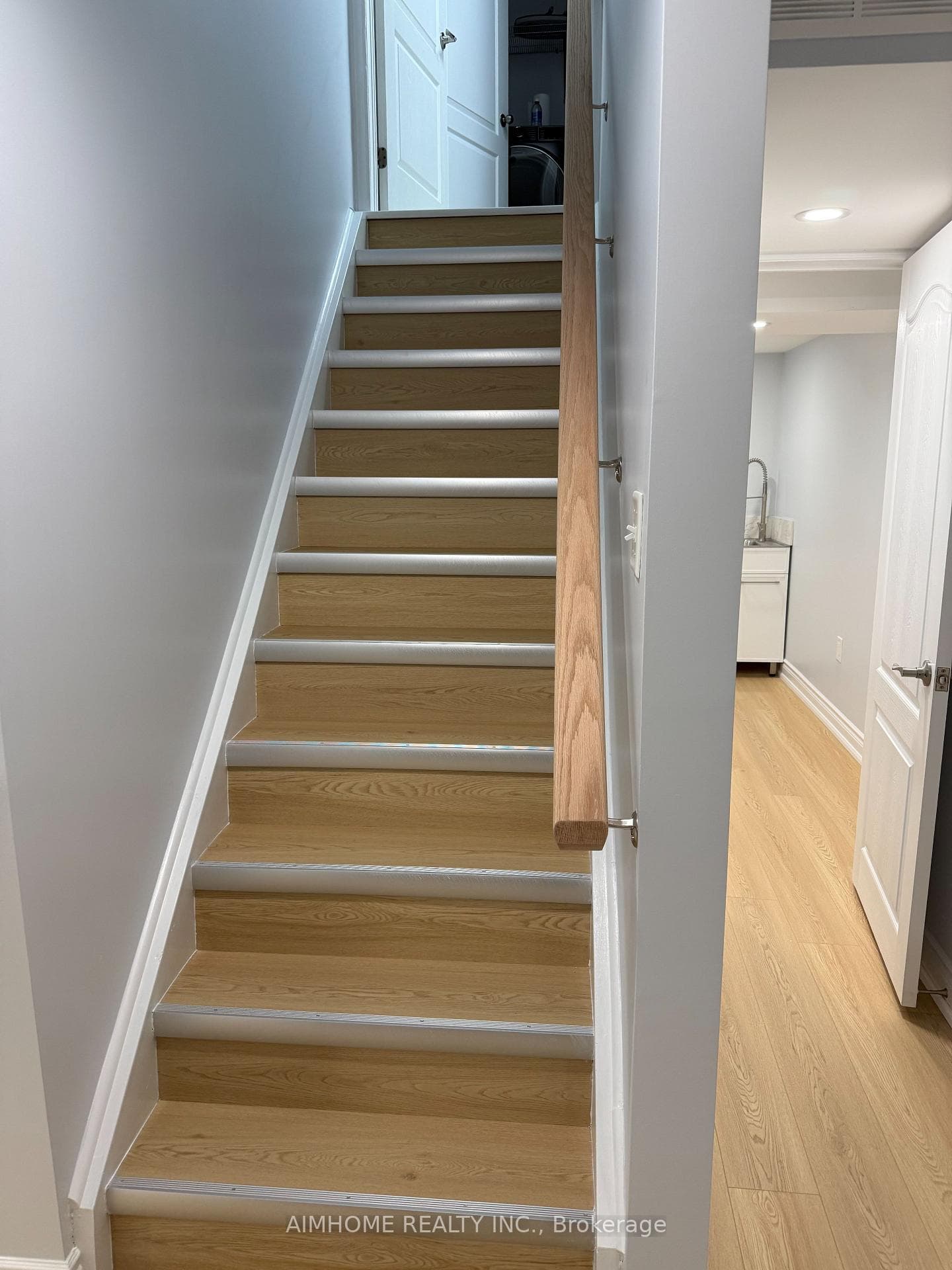 161 Highglen Avenue Unit A photo 1