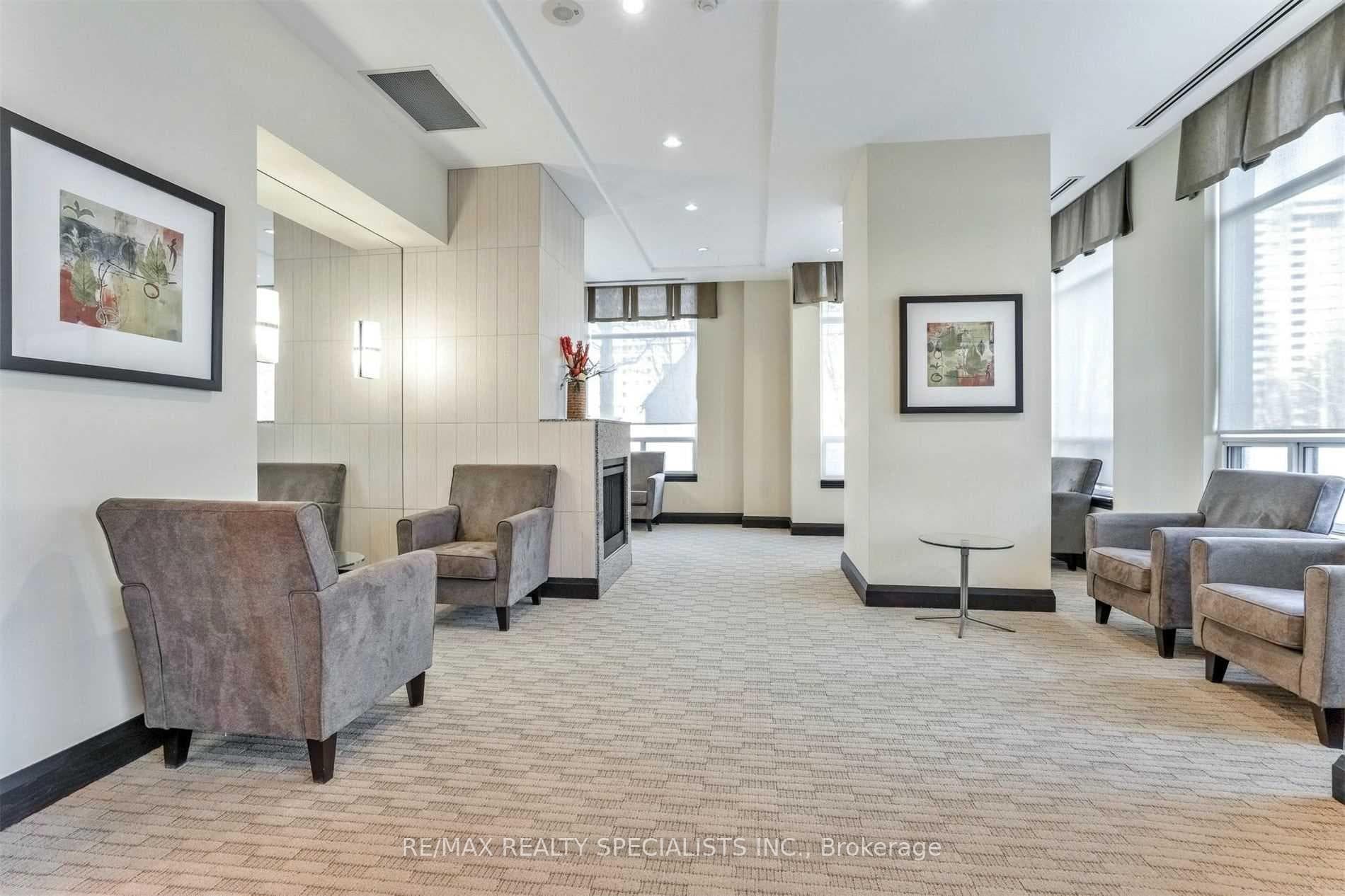 3504 Hurontario Street Unit 307 photo 8