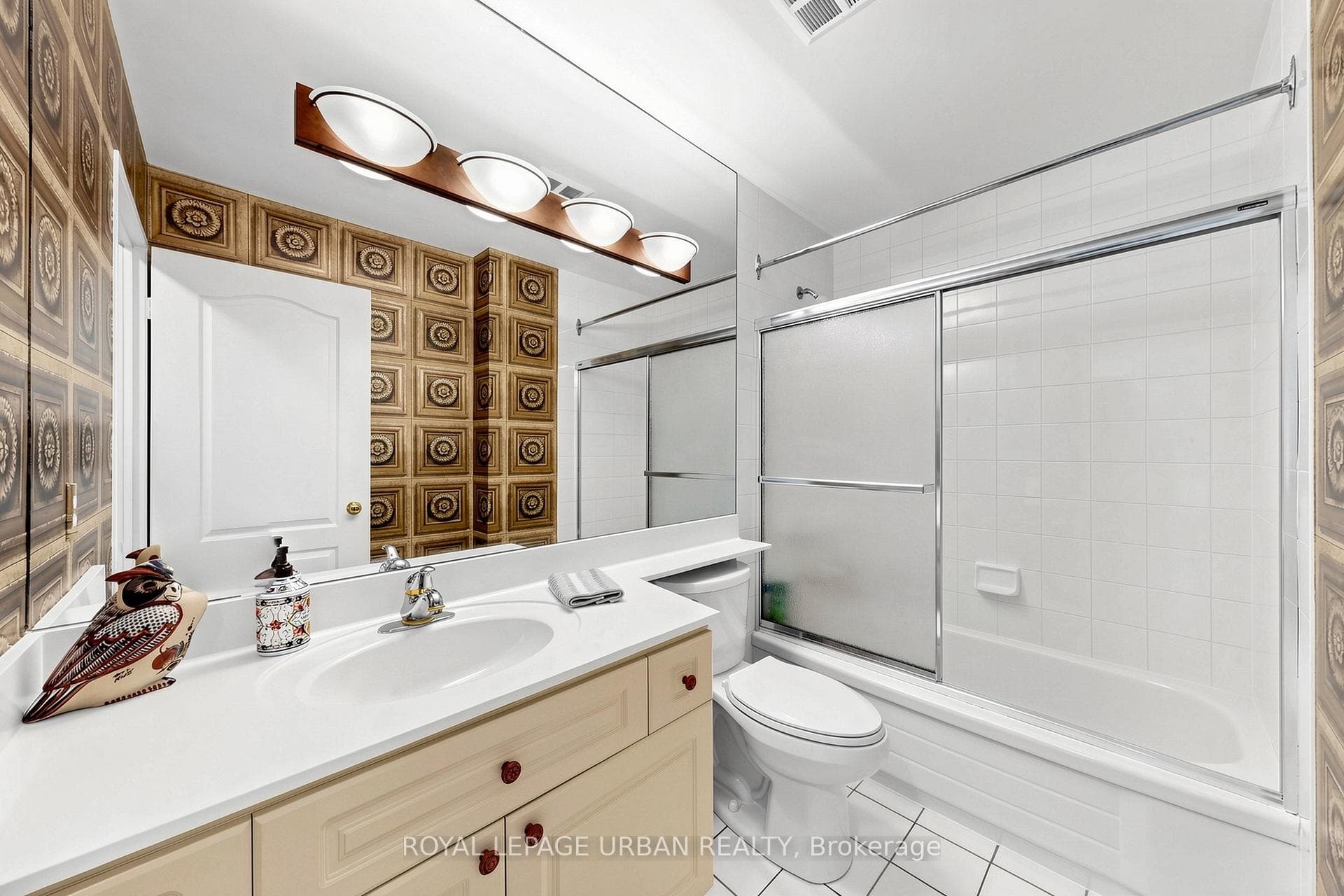 Main 4 Piece Bathroom
