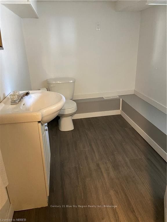 653 DOUGLAS Street photo 35
