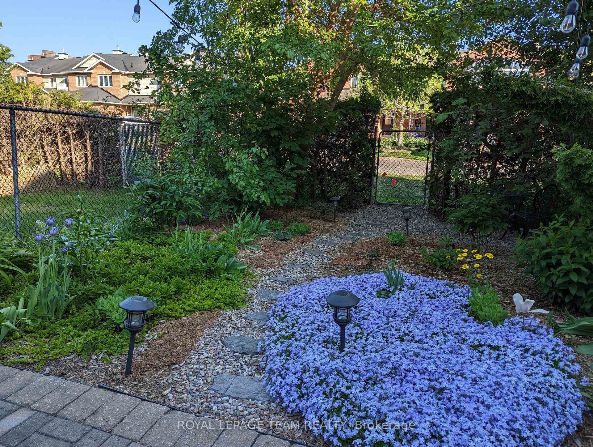 4298 Sunwood Crescent photo 35
