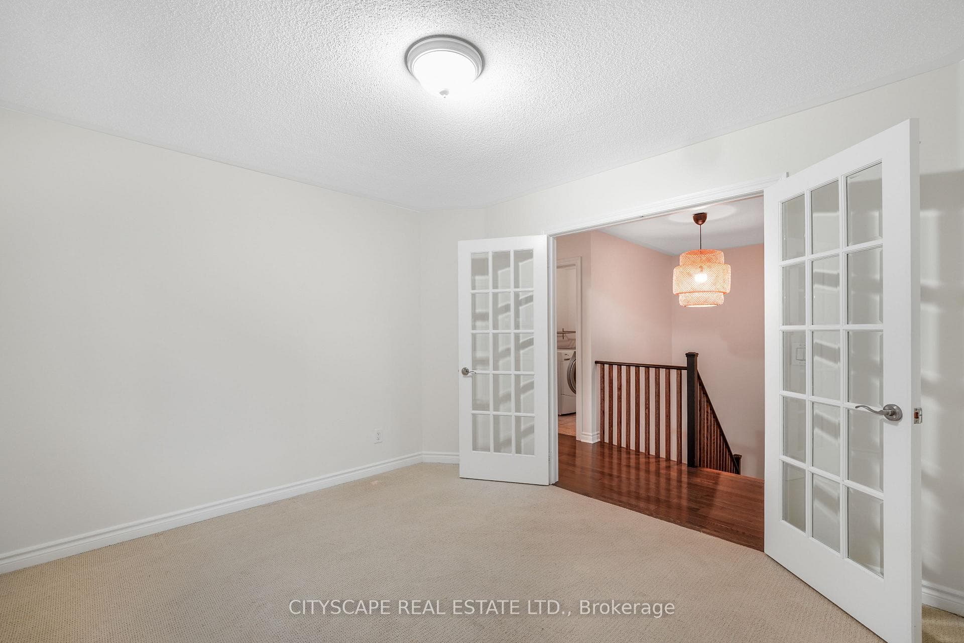 5515 Challenger Drive photo 26