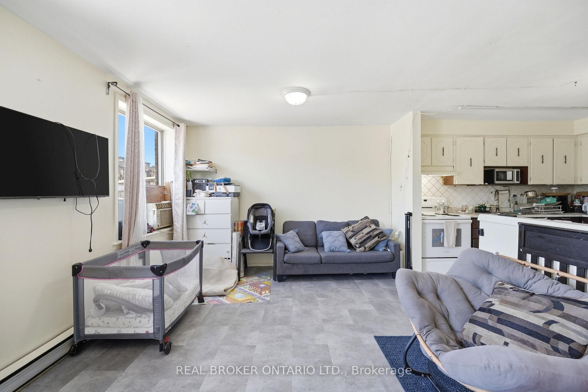 1479 Eglinton Avenue photo 7