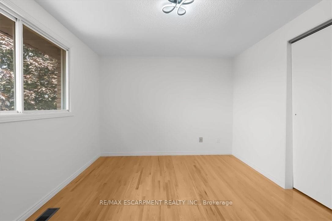 345 BERKINDALE Drive photo 27