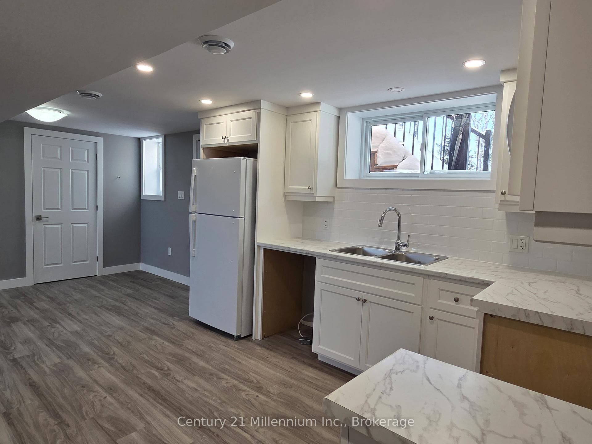 398 Kingsway Street Unit Unit 2 photo 2