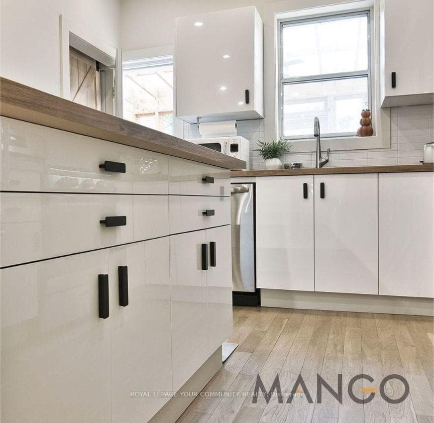 12 Lamb Avenue photo 13