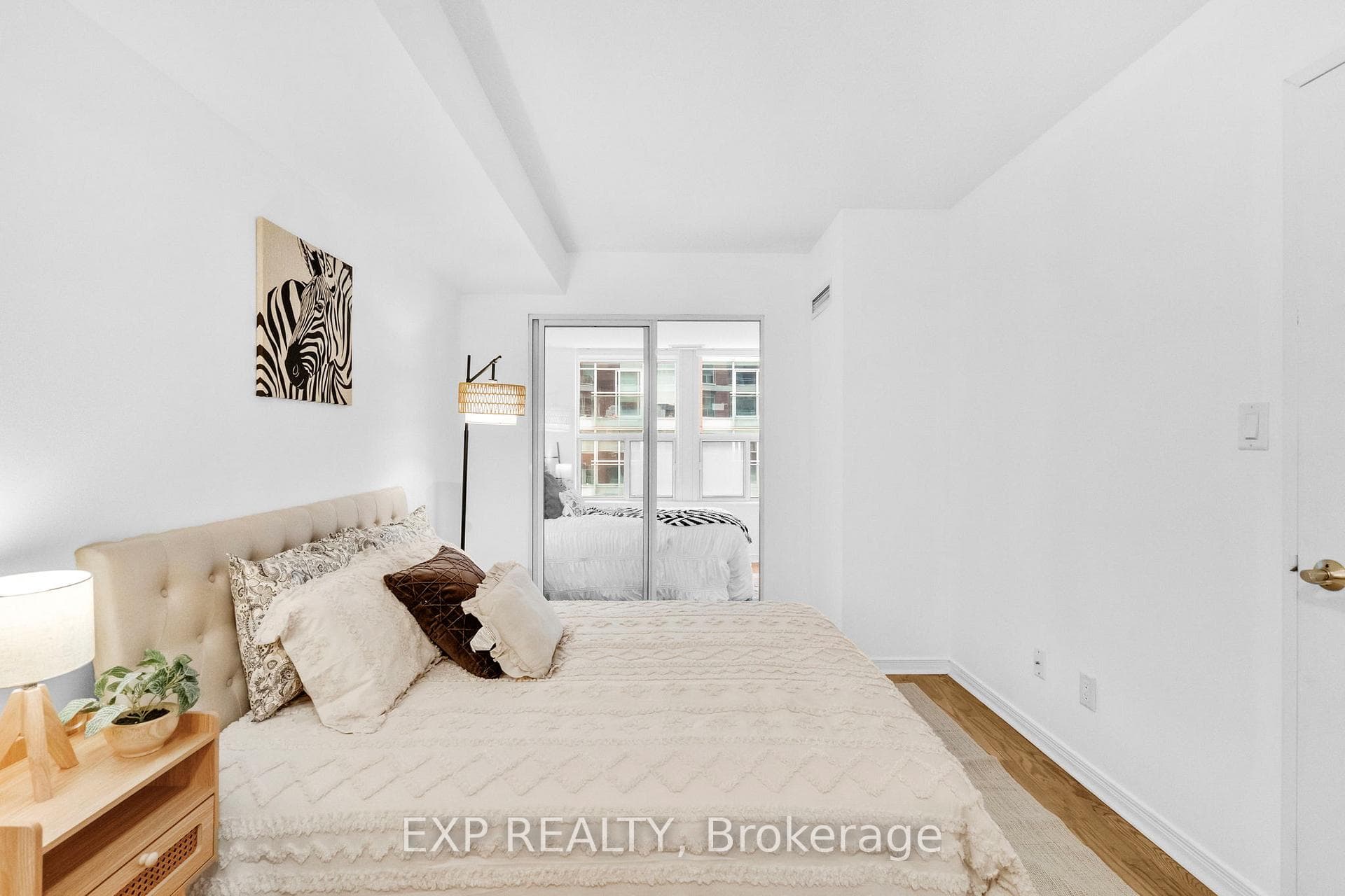 230 King Street Unit 812 photo 7