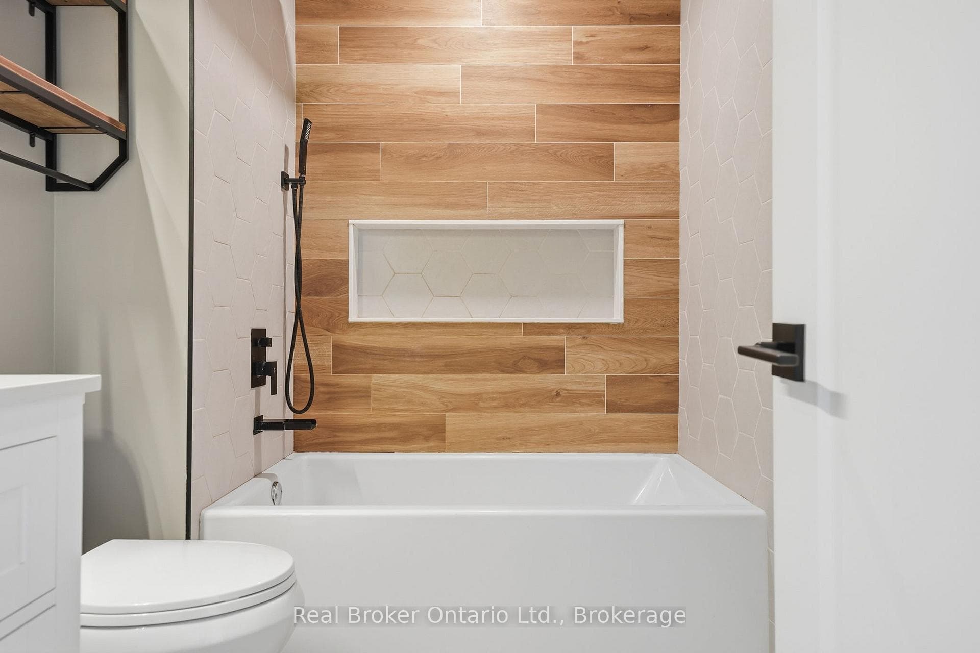 58 ROSSLYN Avenue Unit Unit 2 photo 22