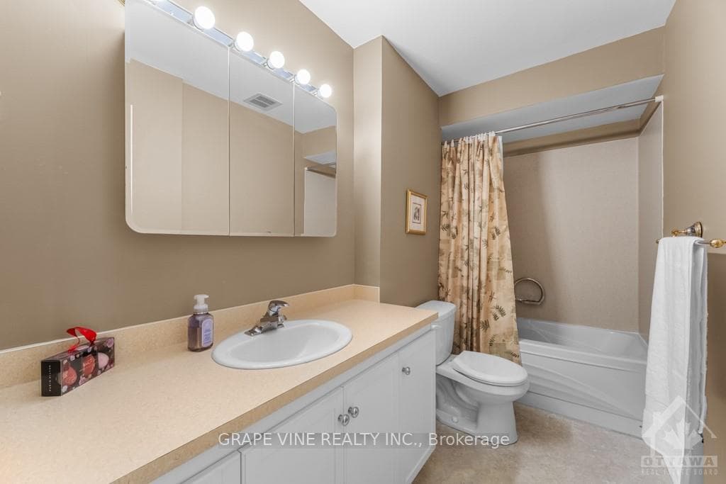 20 CHESTERTON Drive Unit 210 photo 19