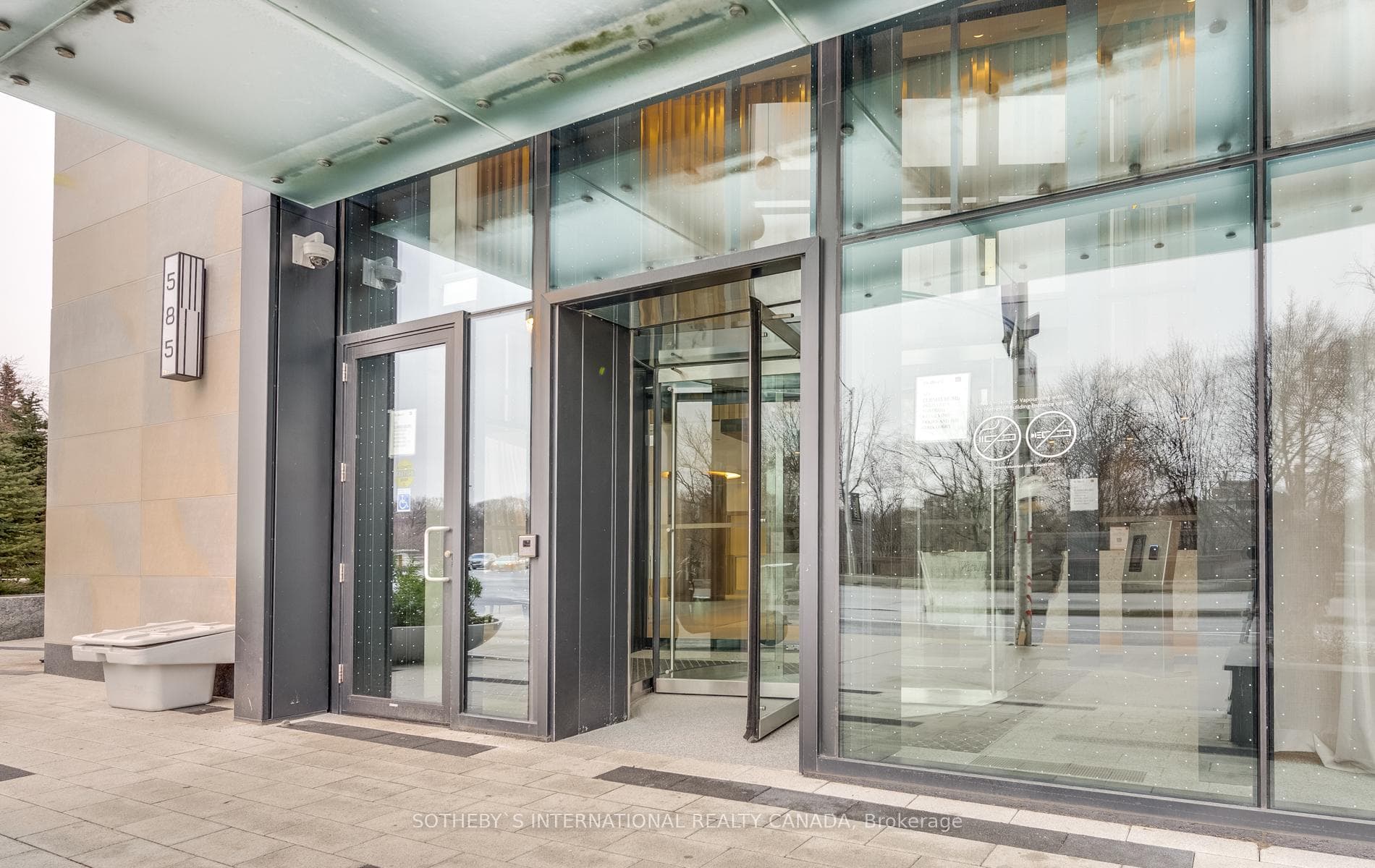 585 Bloor Street Unit 1323 photo 1