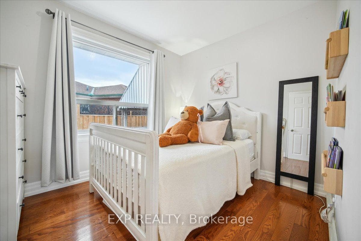 137 Kingsview Boulevard photo 21