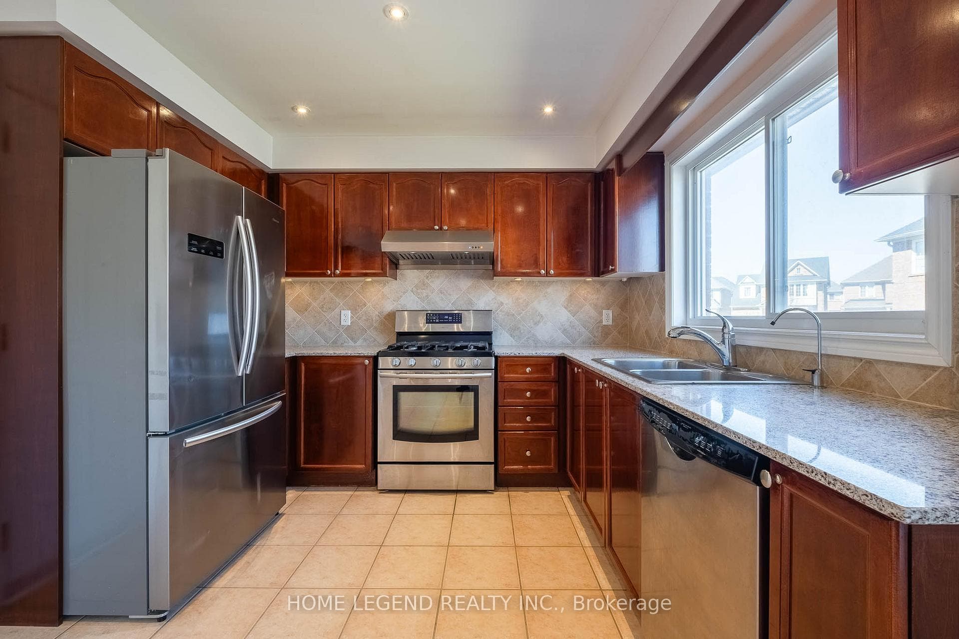 37 Roy Rainey Avenue photo 5