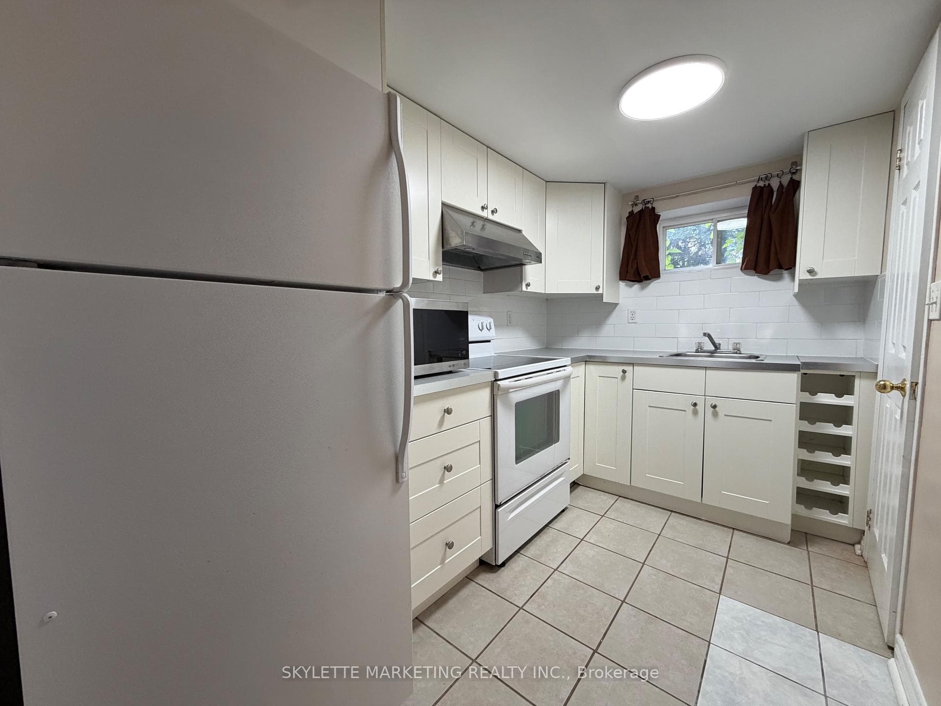 229 Zelda Crescent Unit Lower photo 9