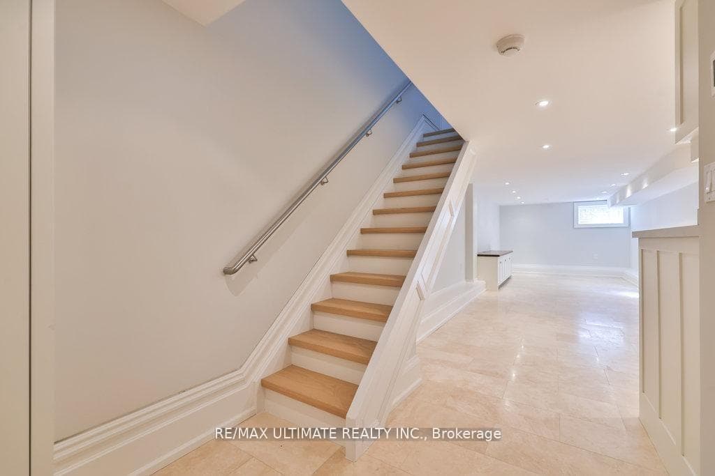 39 Macpherson Avenue photo 36