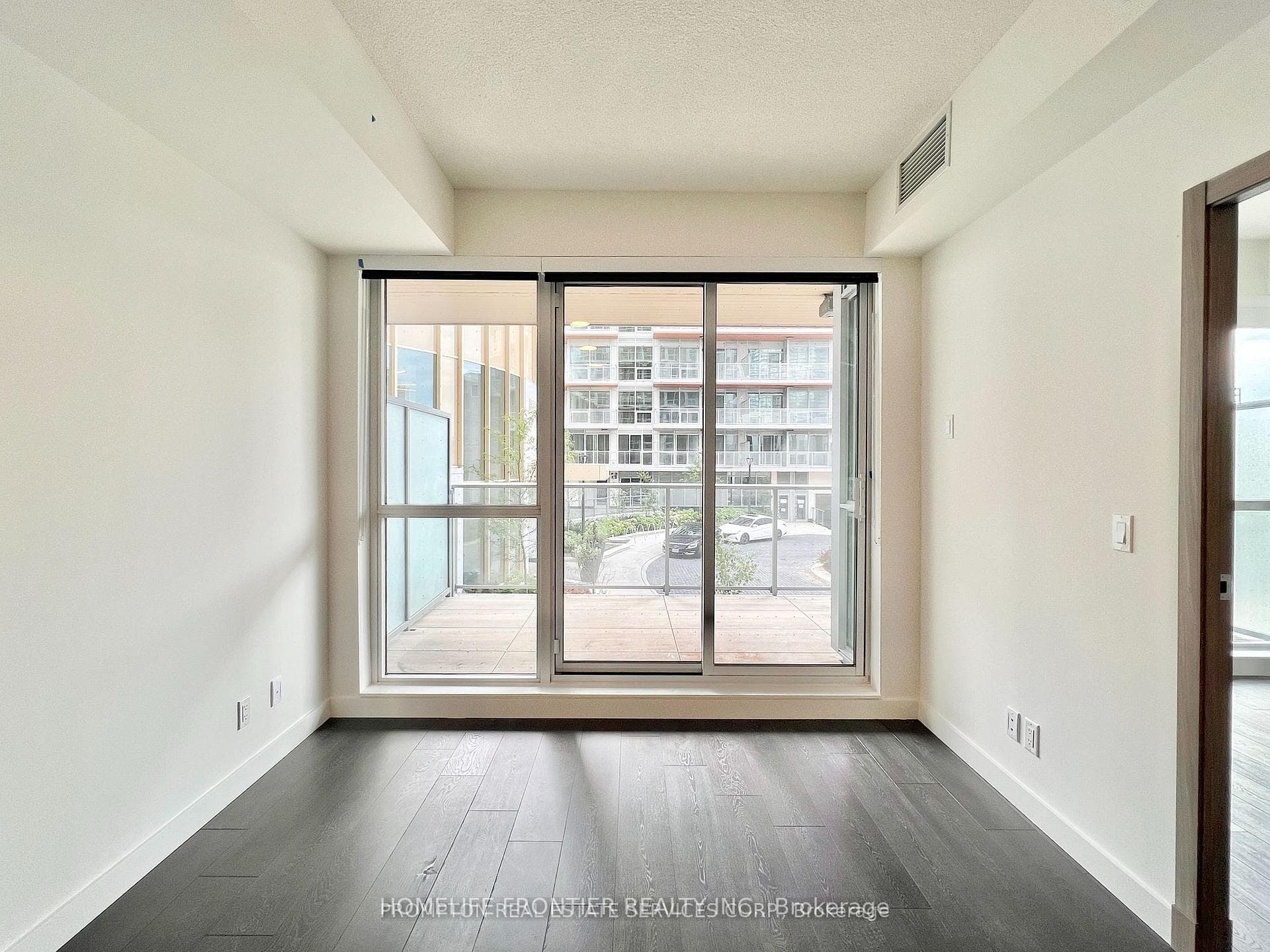 27 Mcmahon Drive Unit 202 photo 5