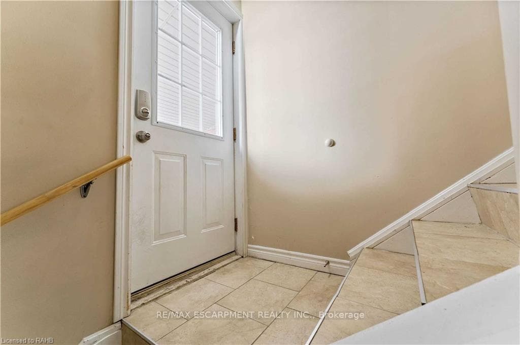 864 Upper Ottawa Street Unit Basement photo 2