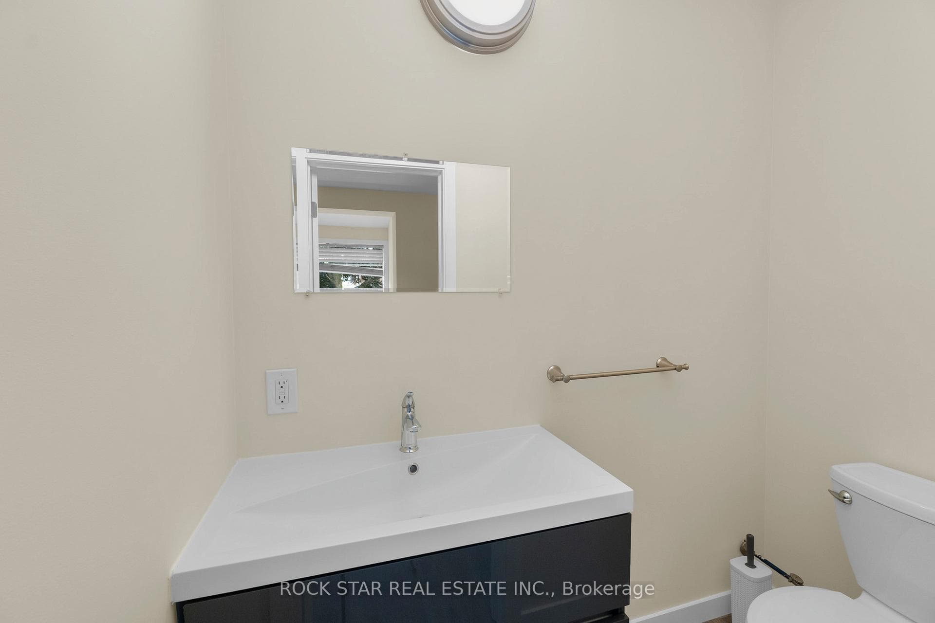 66 Watson Avenue photo 16