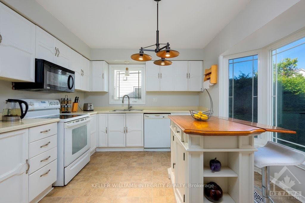 1707 BOISBRIAND Crescent photo 3