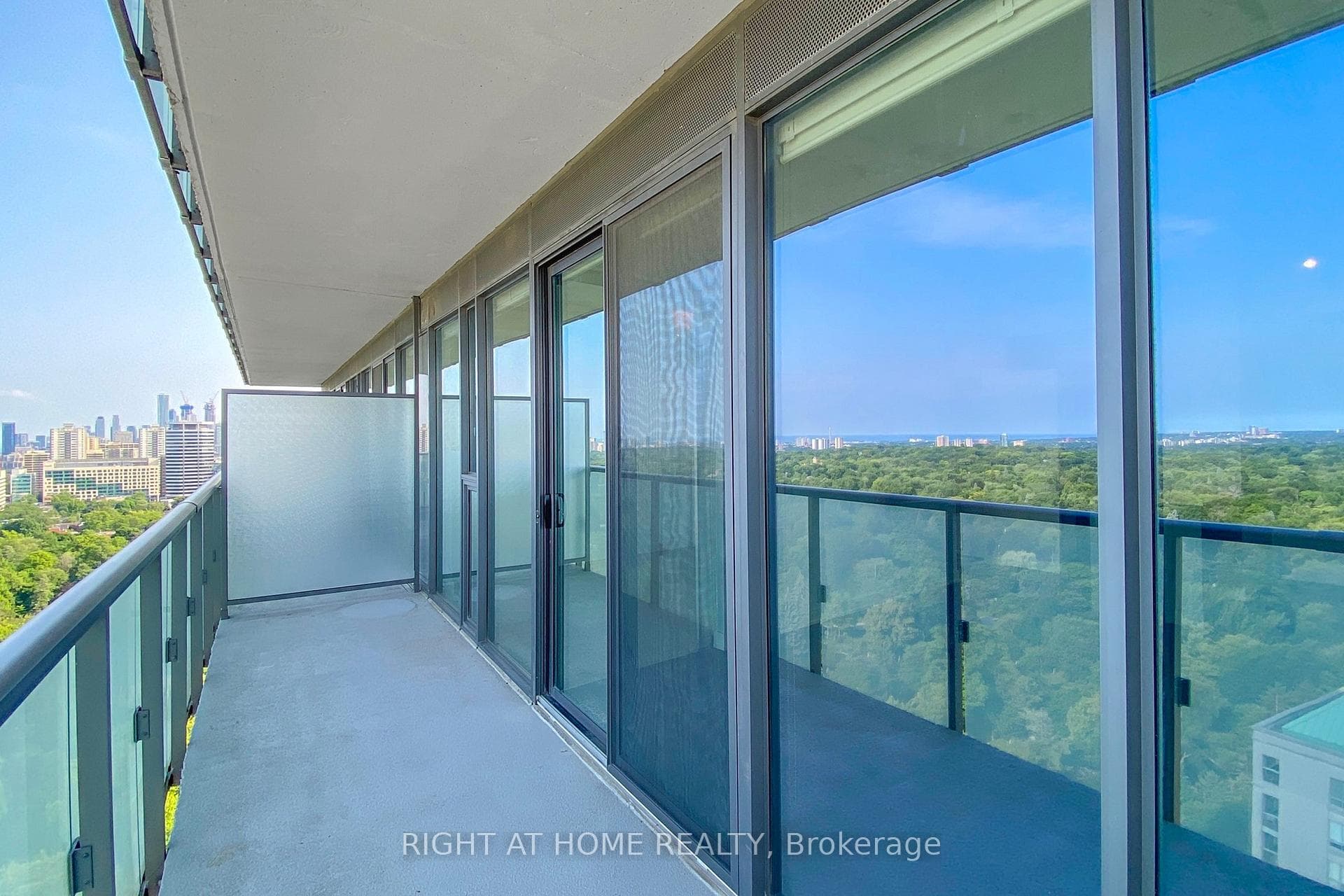 1815 Yonge Street Unit 2207 photo 32