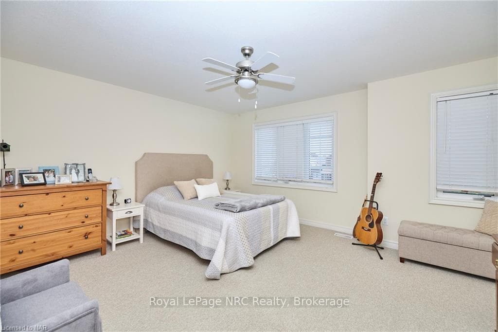 8 Teeter Place photo 11