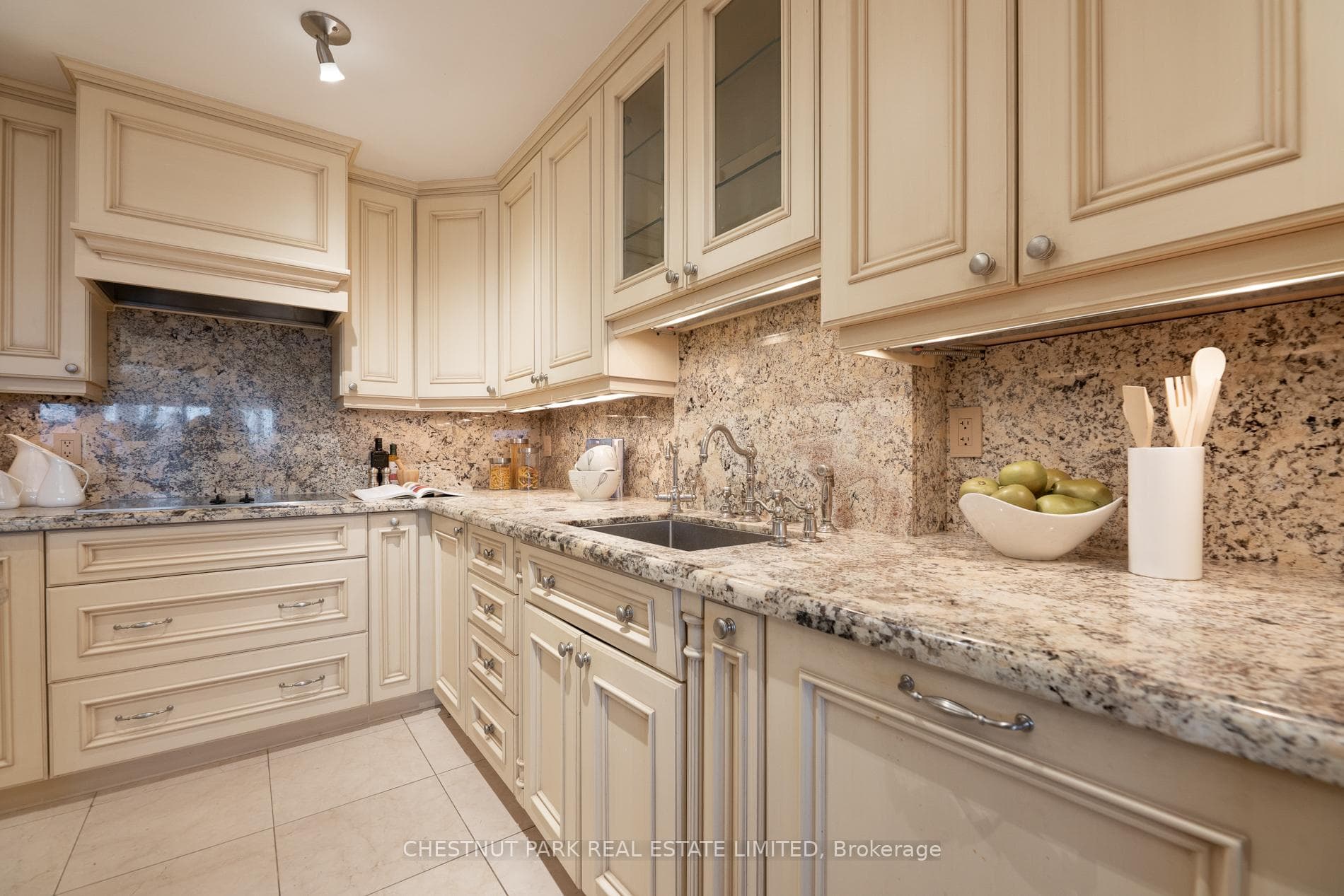110 Bloor Street Unit 1606 photo 20