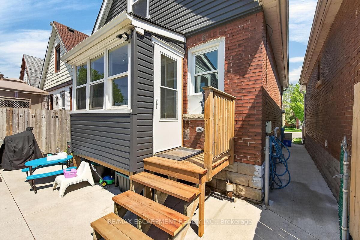 131 Garside Avenue photo 32