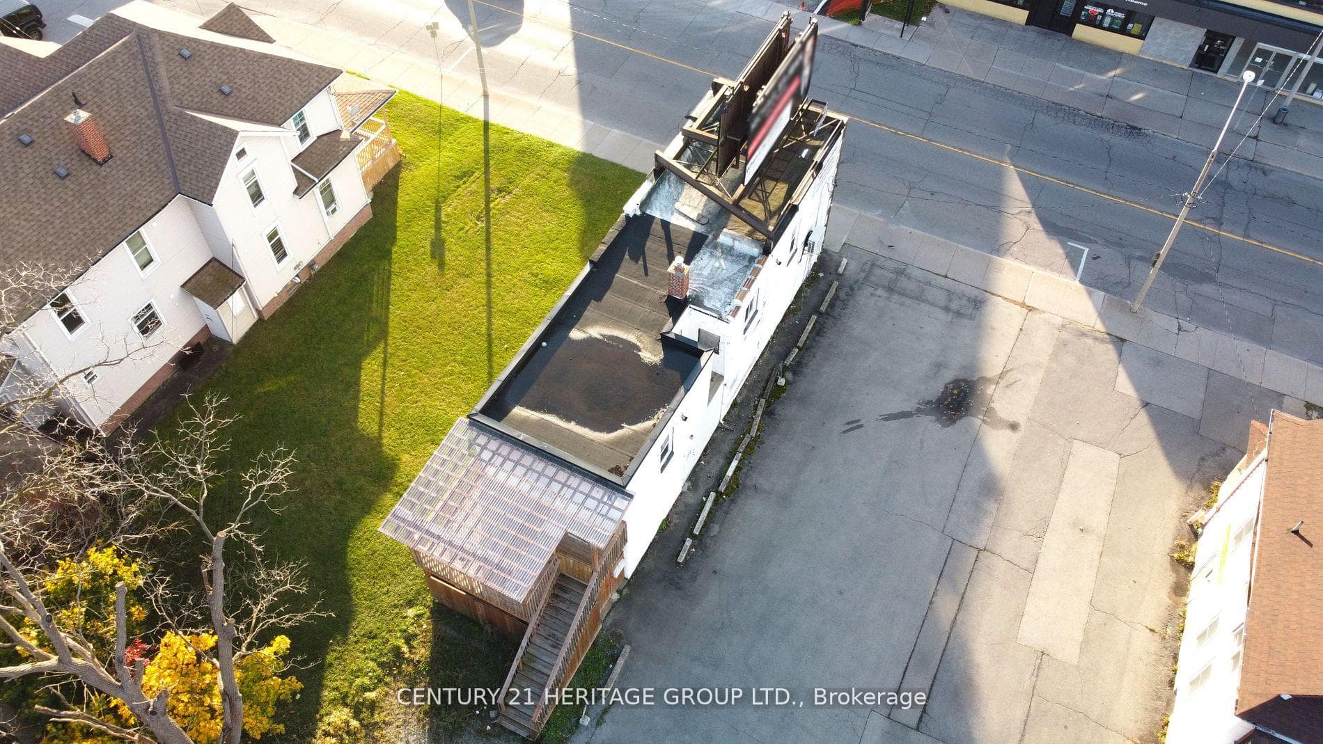 5002 Victoria Avenue photo 4