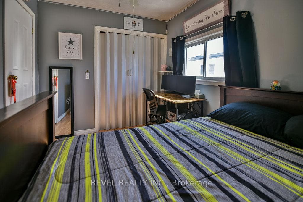 2 Rovie Avenue photo 18