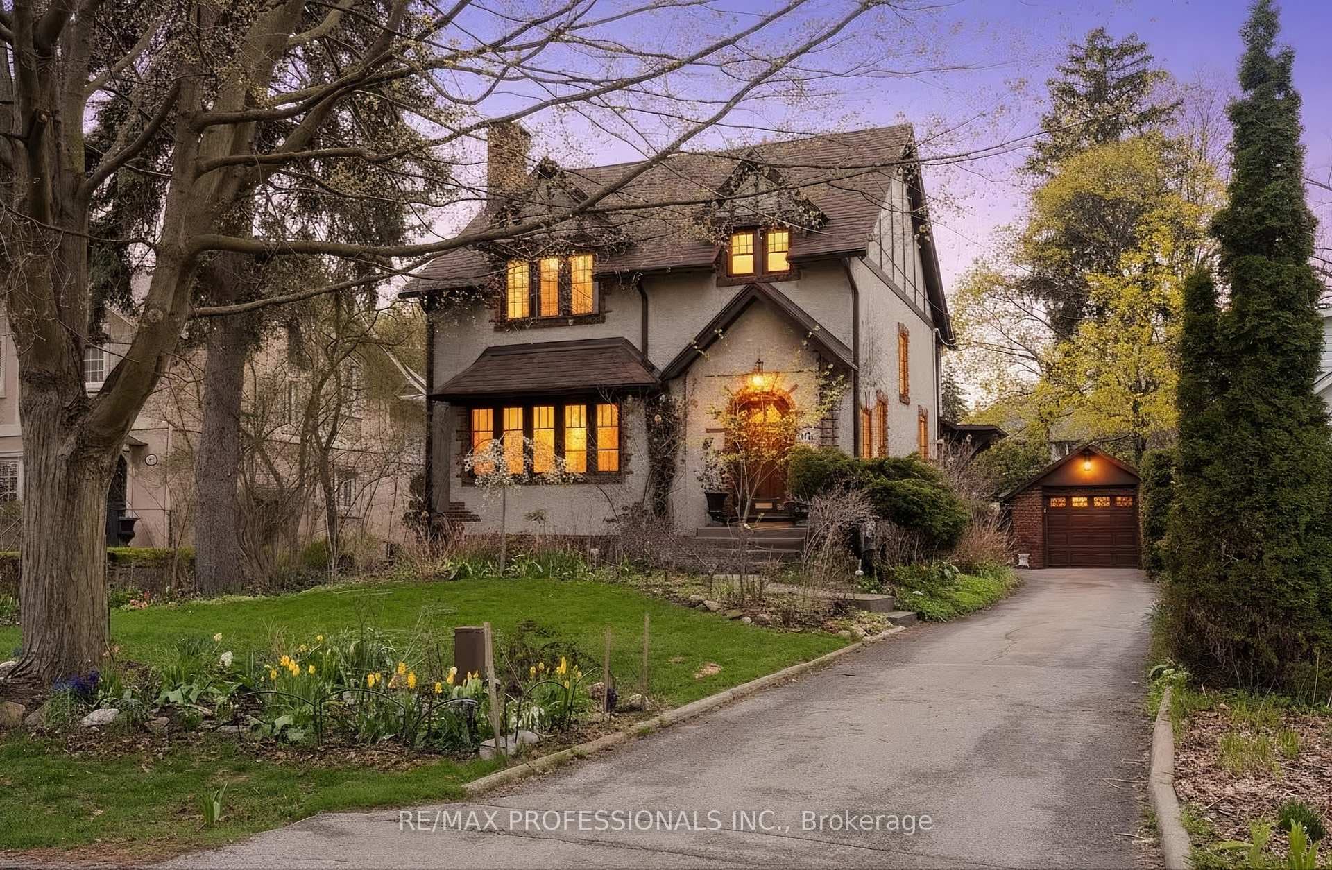 60 Burnhamthorpe Crescent photo 2