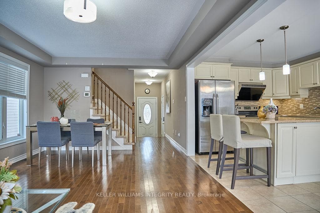 526 Khamsin Street photo 5