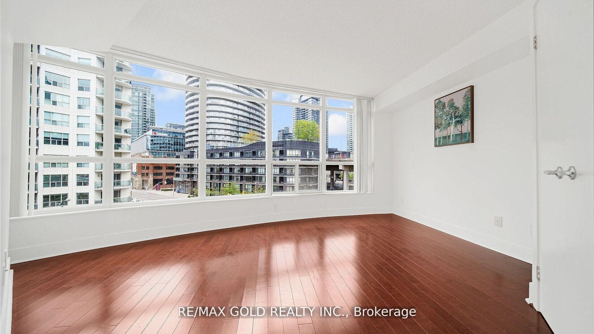 550 Queens Quay Unit 509 photo 8