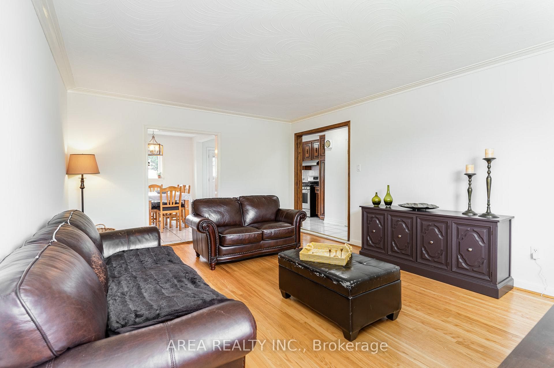 86 Cayuga Avenue photo 4