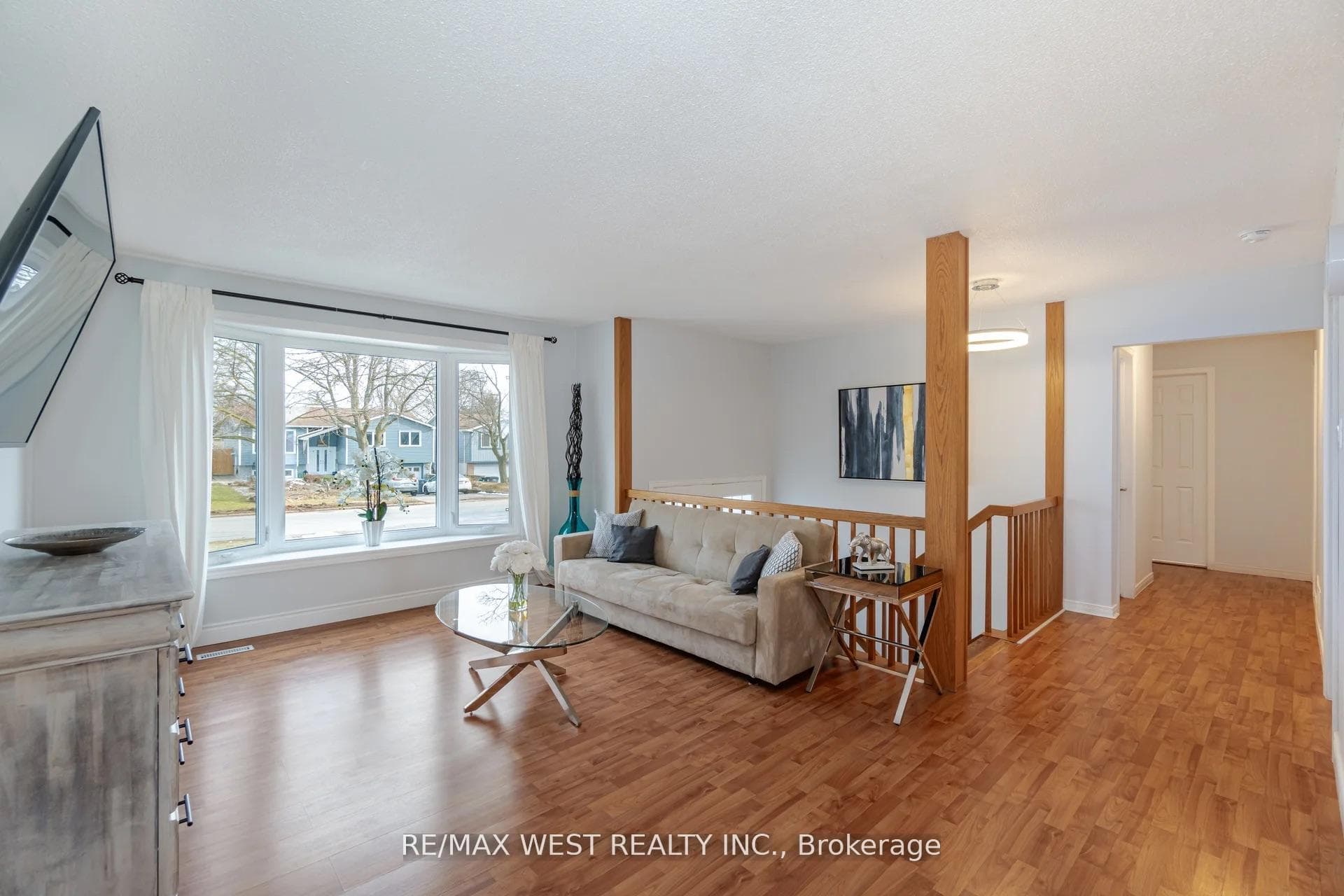 75 Wright Crescent Unit Upper photo 1
