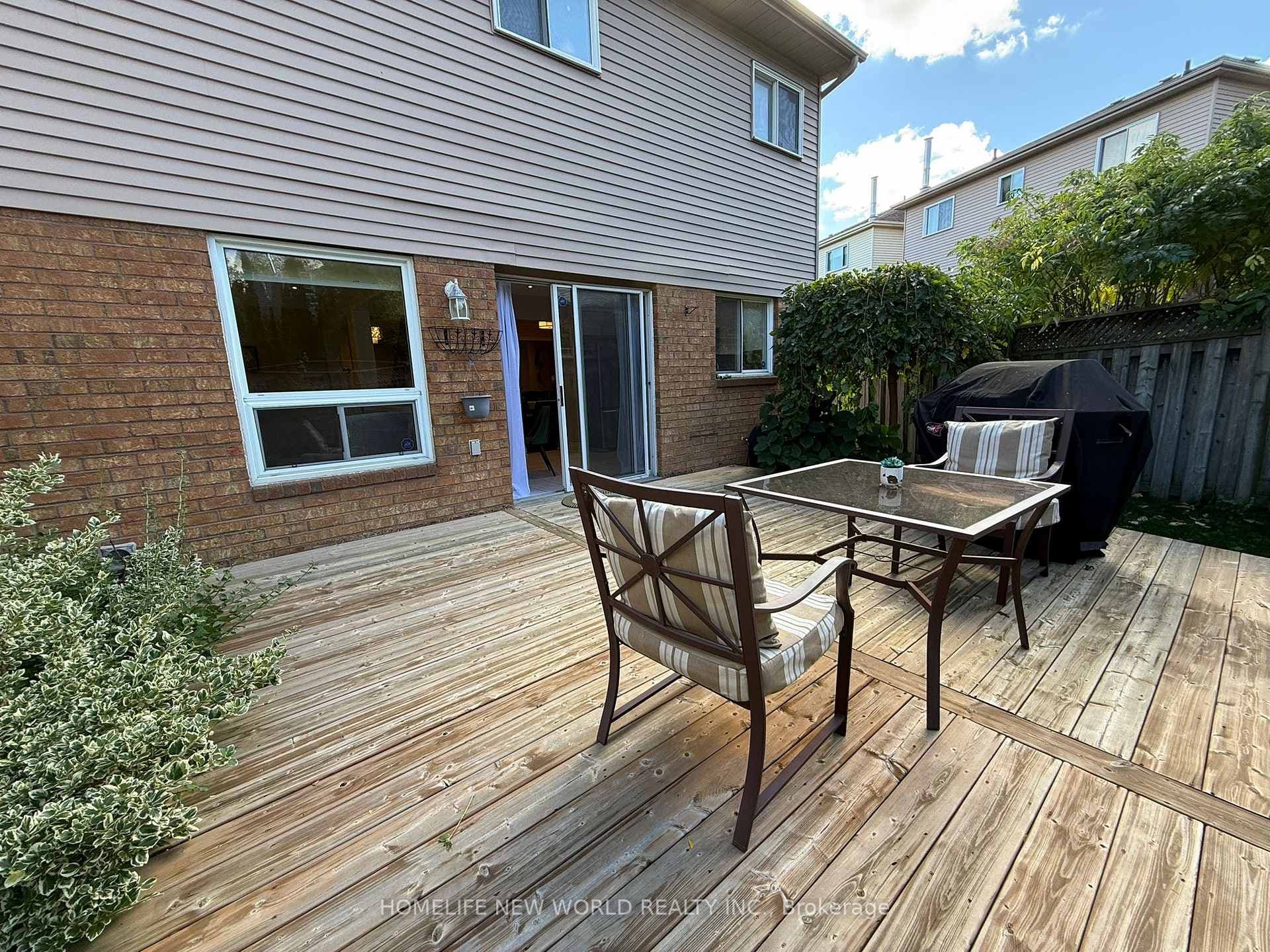 100 Bassett Boulevard photo 43