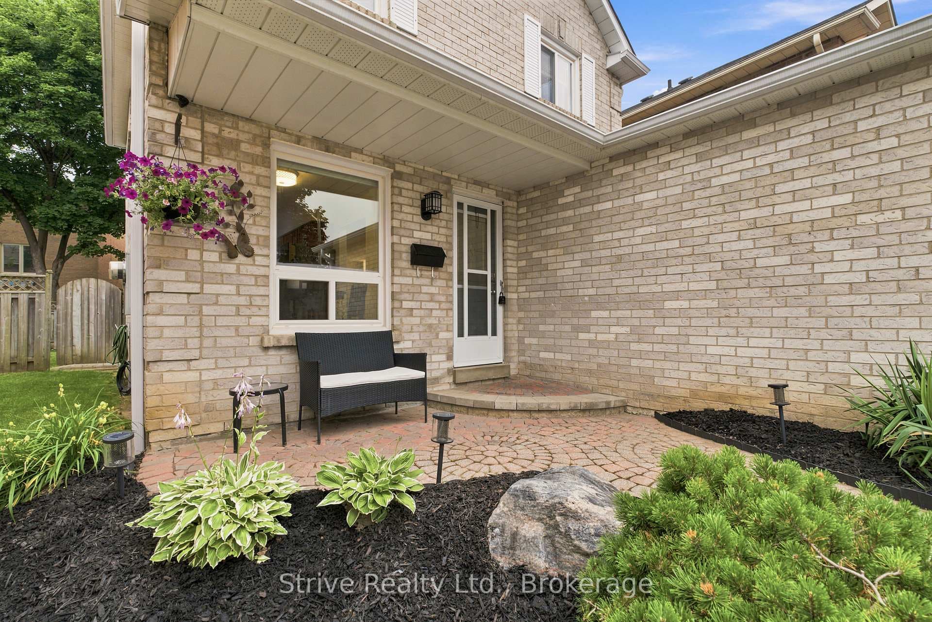54 Deverill Crescent photo 2