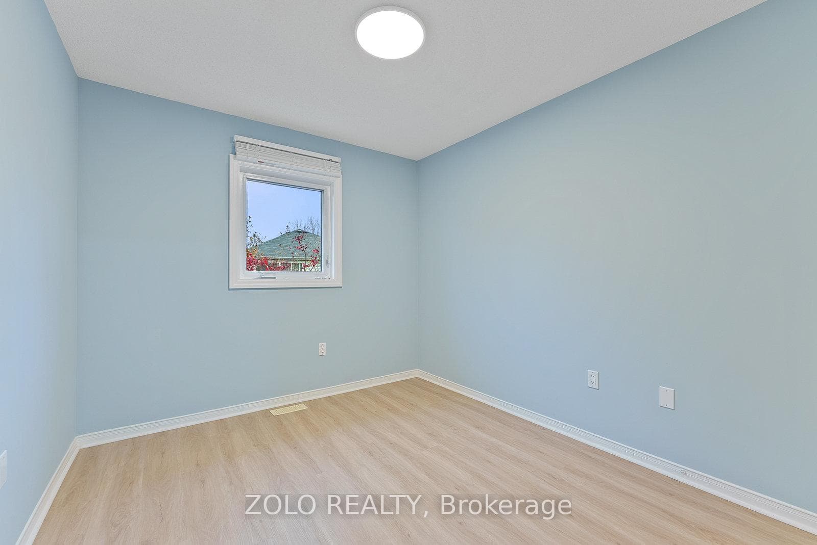 587 Heddle Crescent photo 28