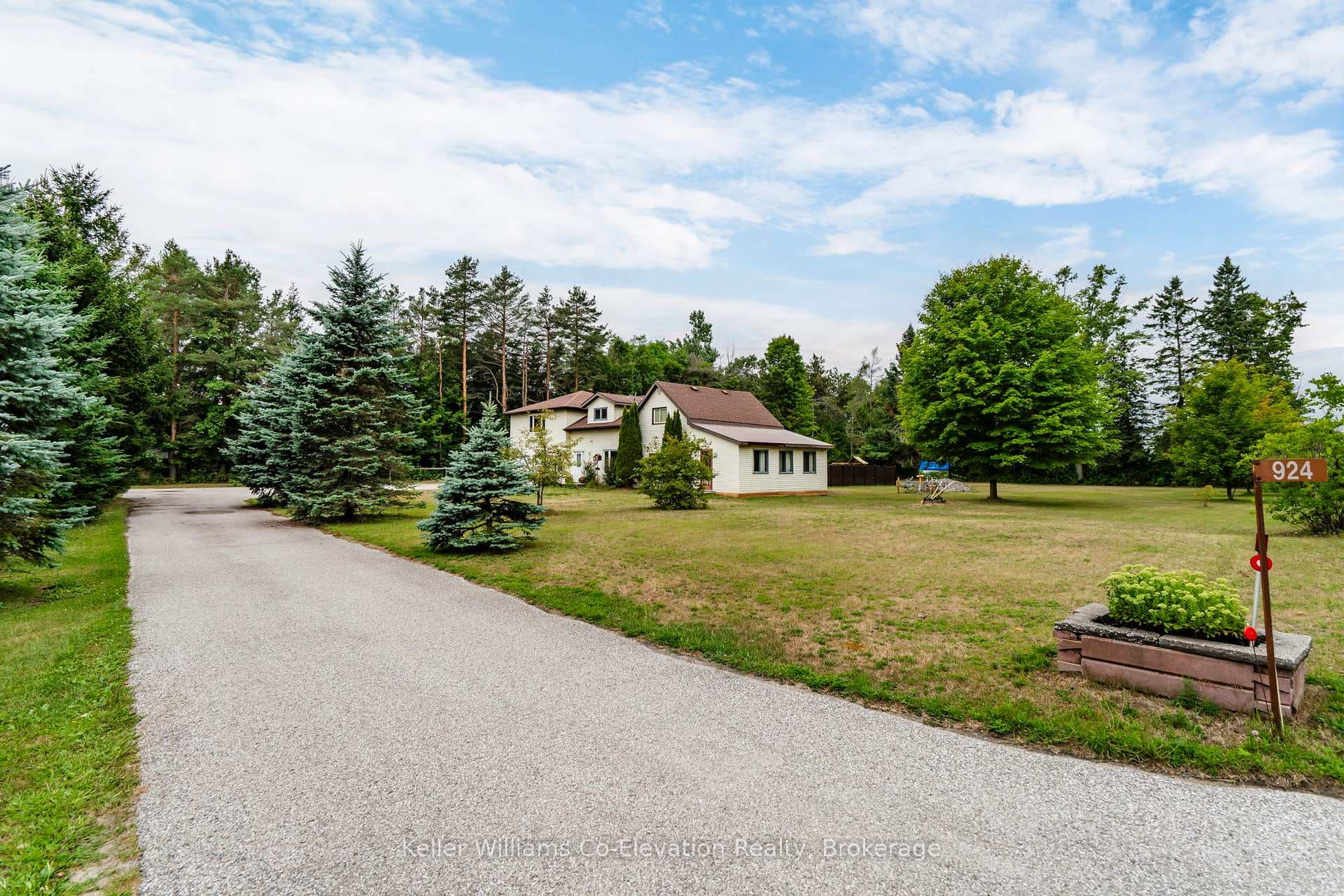 924 6 County Road photo 2