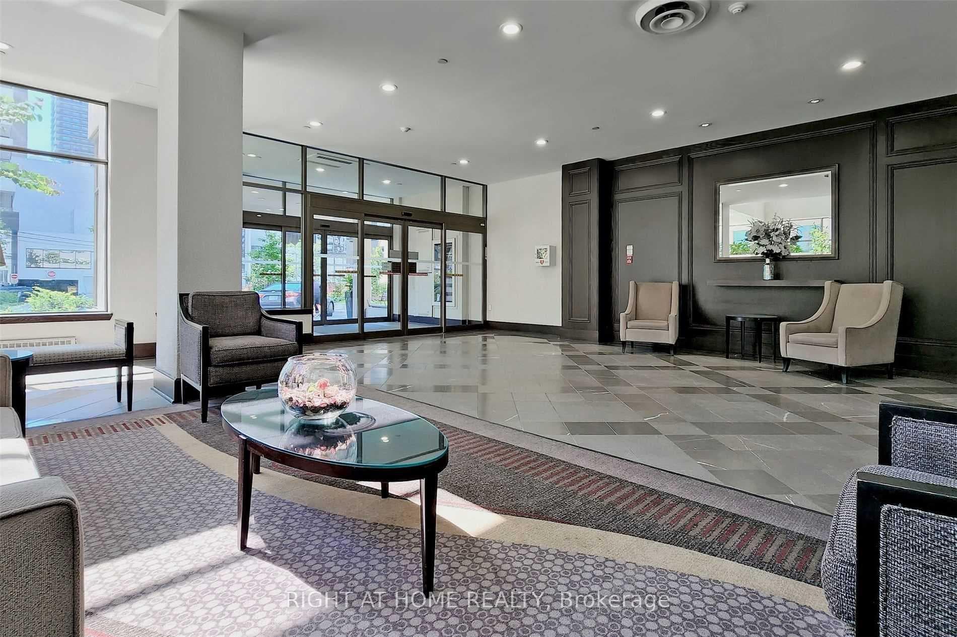 30 Greenfield Avenue Unit 2012 photo 22