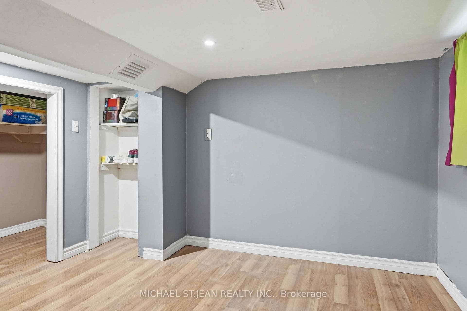 61 Graham Avenue photo 18