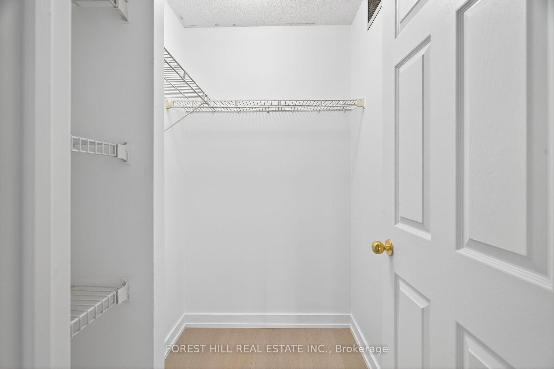 285 Enfield Place Unit 210 photo 4