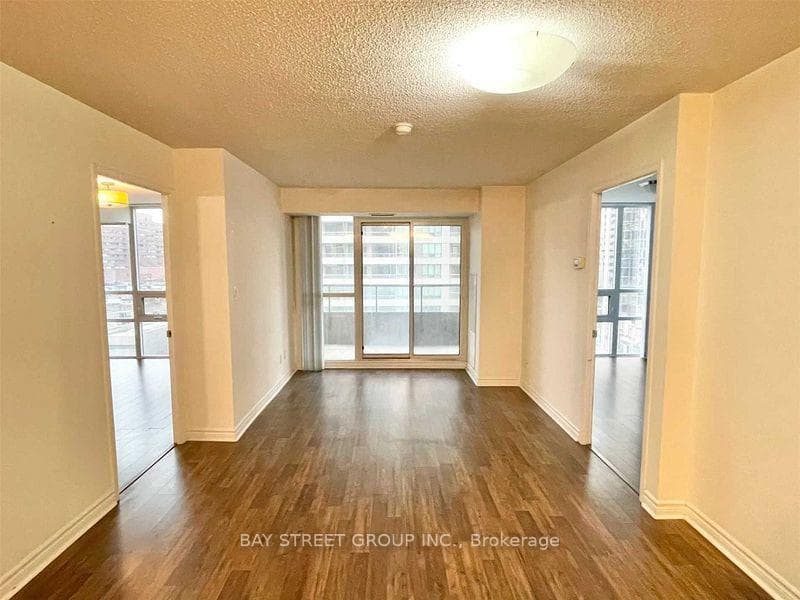 35 Hollywood Avenue Unit 818 photo 3