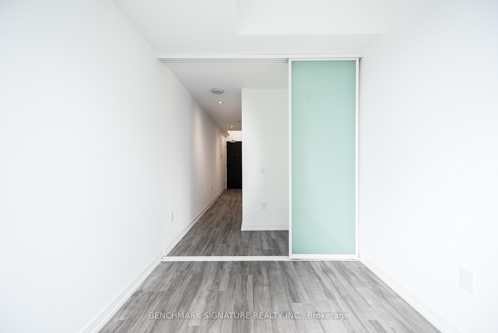 77 Shuter Street Unit 2810 photo 9