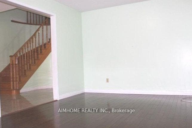 137 Irenemount Crescent Unit Upper photo 6