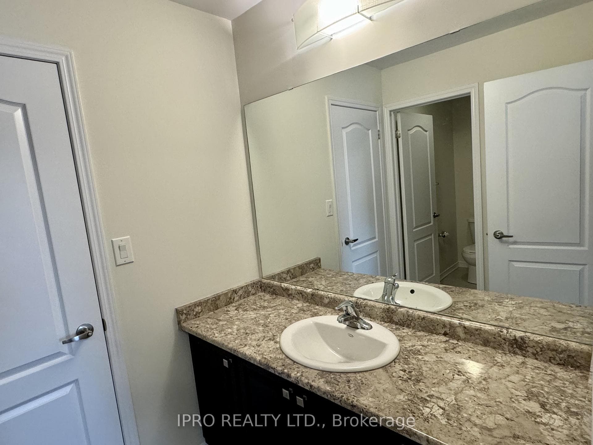 1 Fleming Crescent photo 16