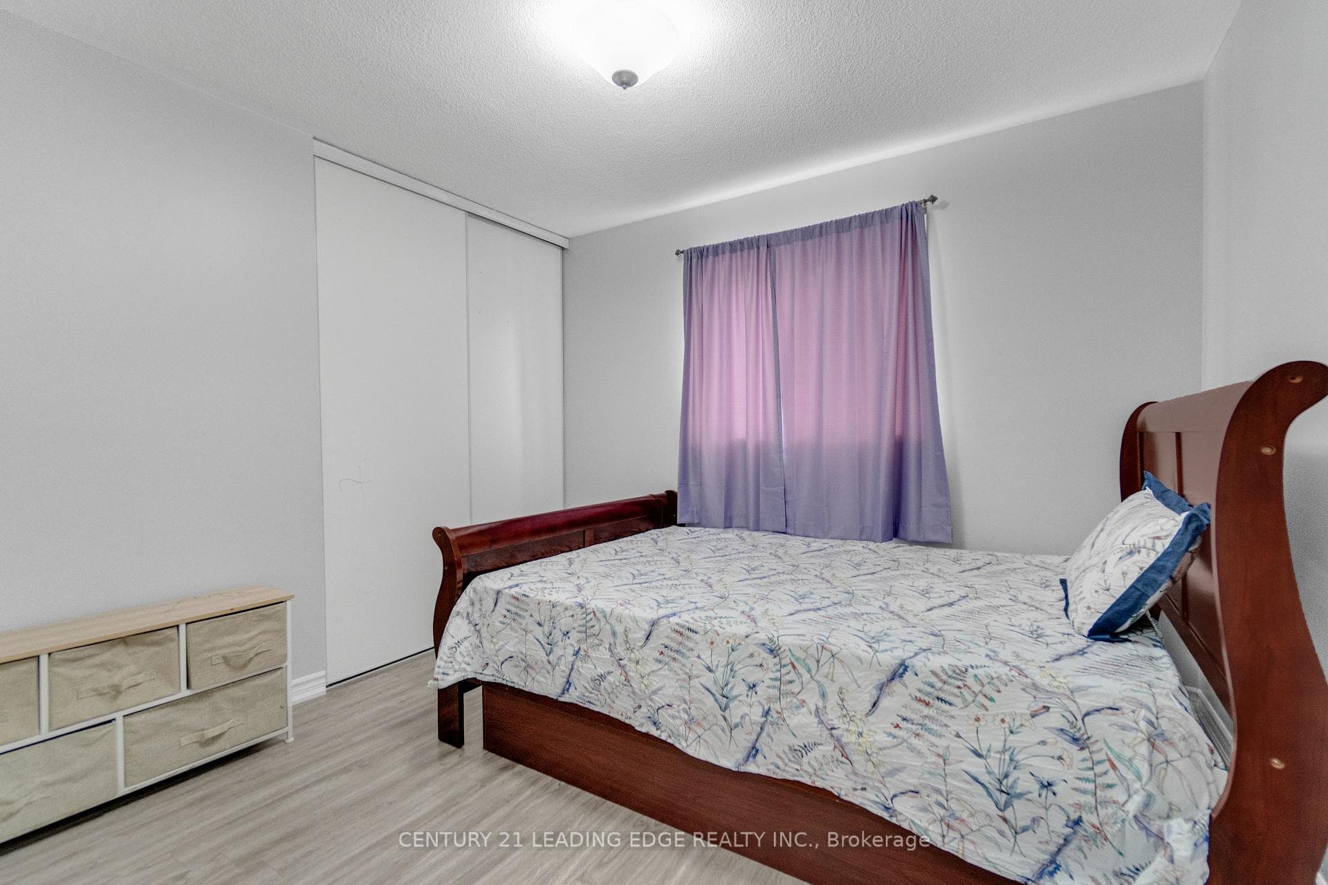 1296 Ashgrove Crescent photo 25