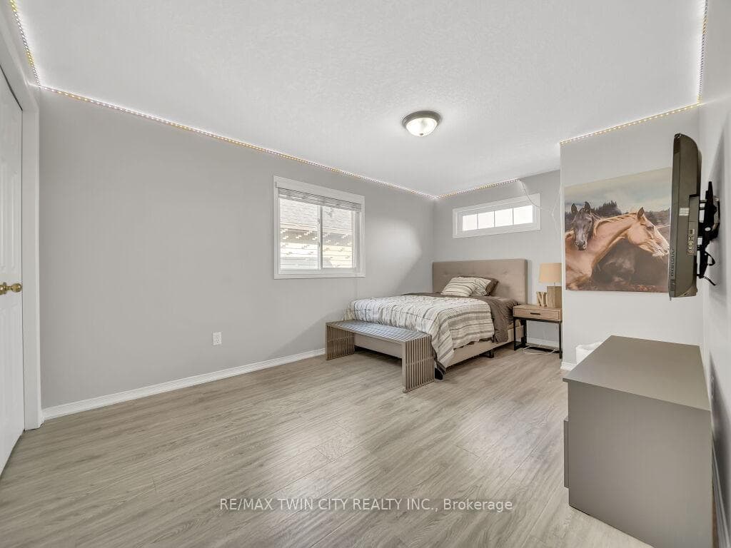 446 Sienna Crescent photo 13