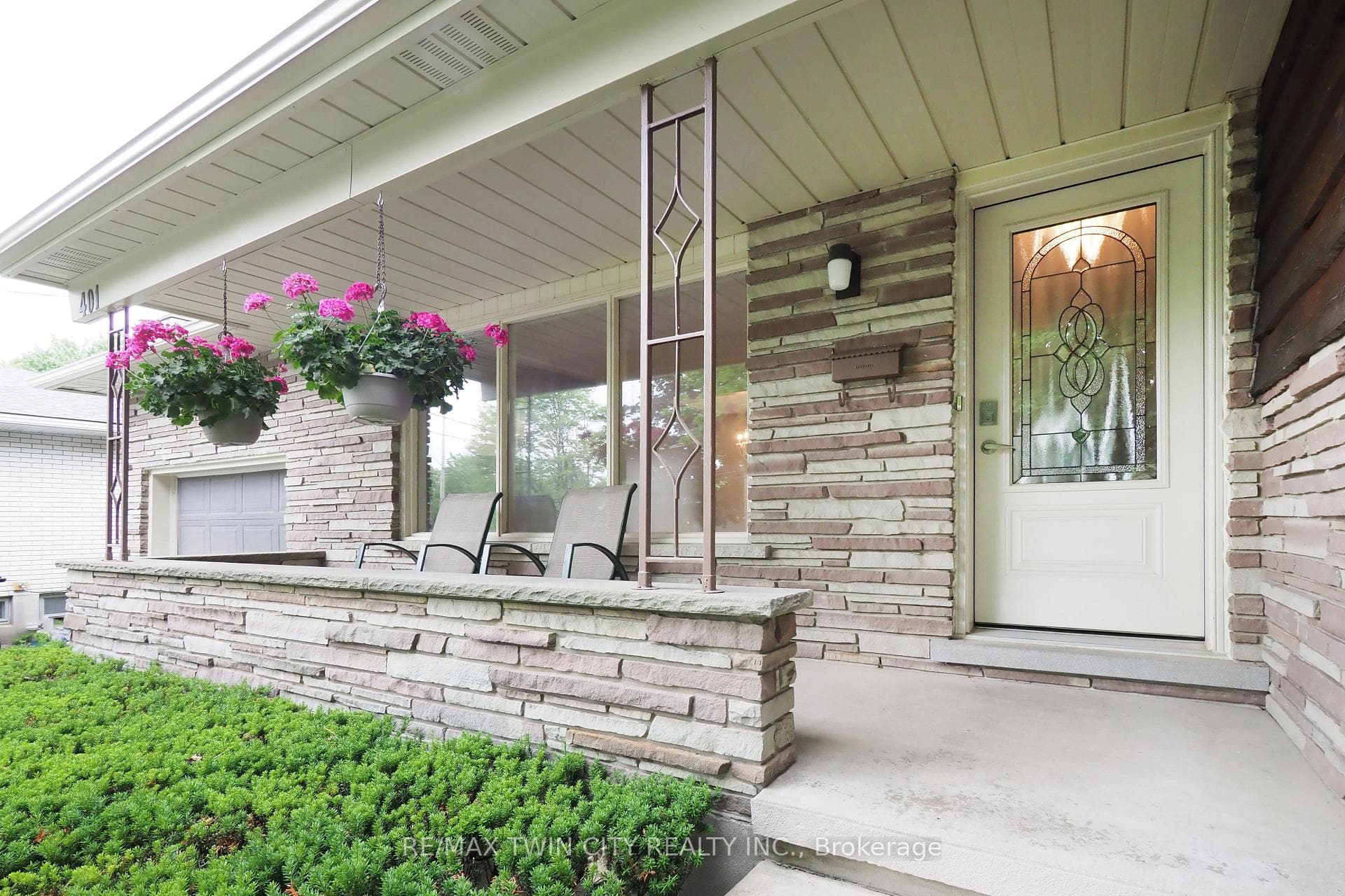 401 Forest Hill Drive photo 4