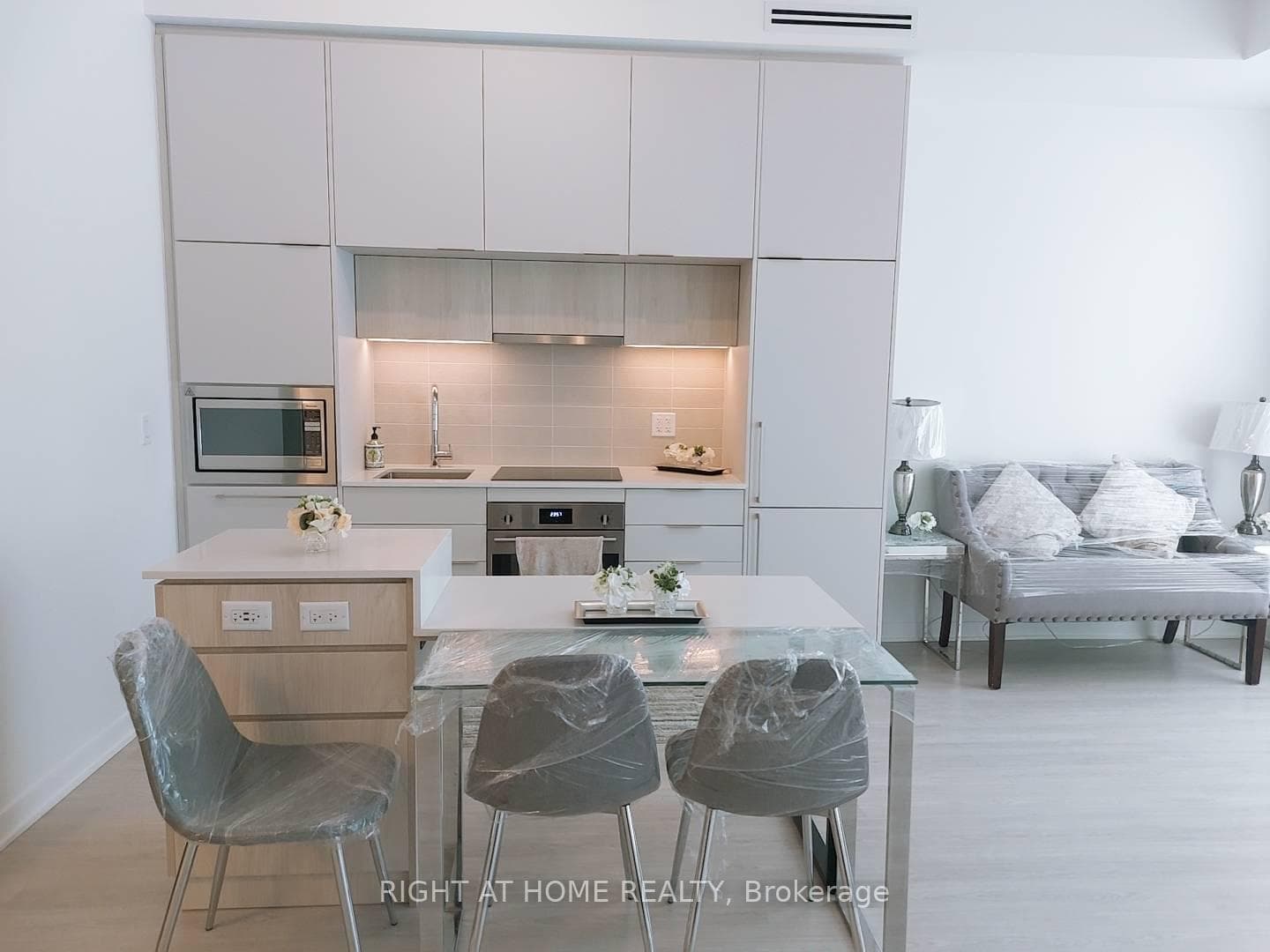 185 Alberta Avenue Unit 210 photo 1