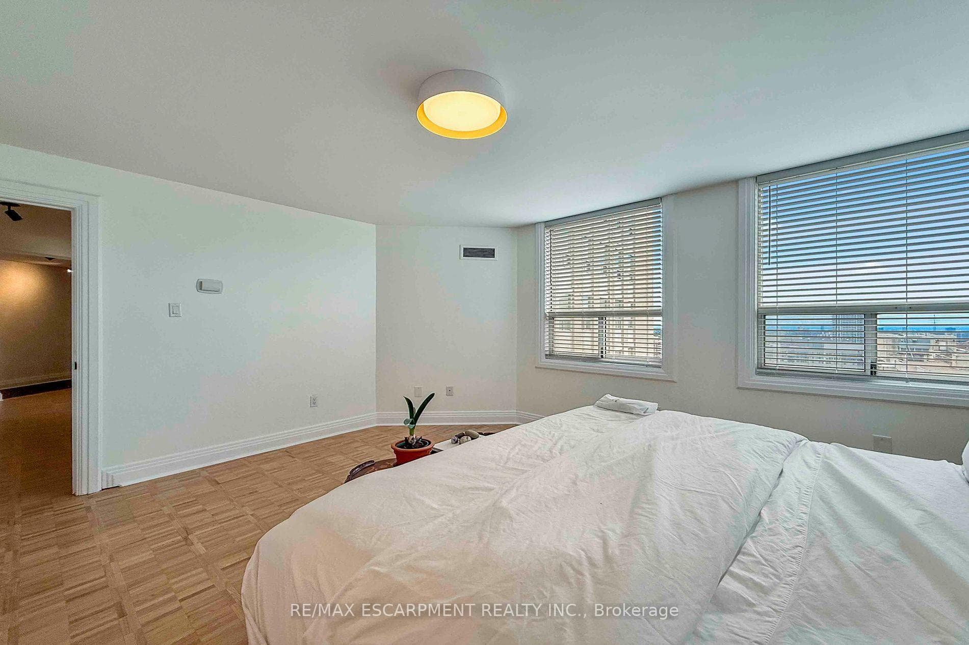 3650 Kaneff Crescent Unit 2804 photo 21
